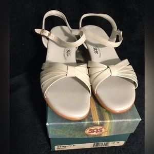 SAS Strippy-P Bone colored sandals women size 10W